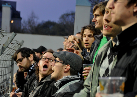 © Stephan Kössler Fans am Sportklub-Platz
