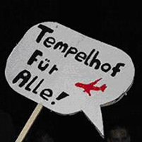 Demo-Schild: Tempelhof für alle!