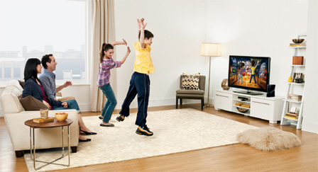 Eine Familie spielt mit "Kinect" für Xbox 360.