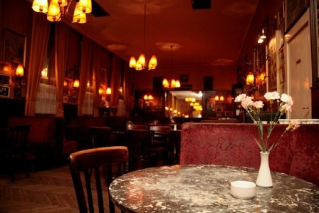 Tisch im Café Schmid Hansl