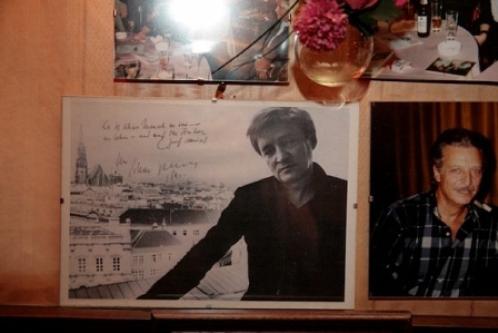 Foto von Oskar Werner im Café Schmid Hansl