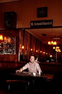 Rasmus, der Kellner vom Café Schmid Hansl