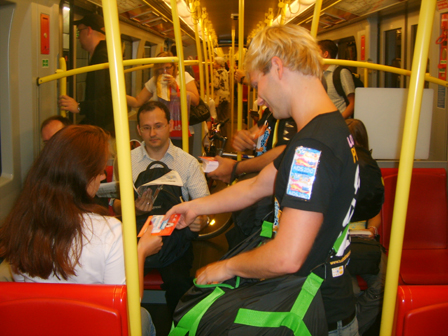 Kondomverteilen in der Ubahn