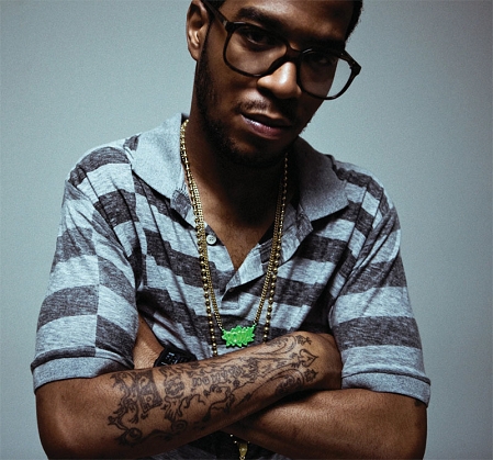 kid cudi, mit vielen tattoos am unterarm