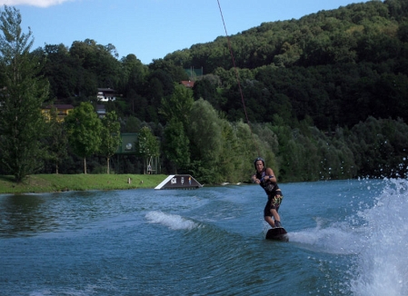 wakeboarderin am salmsee