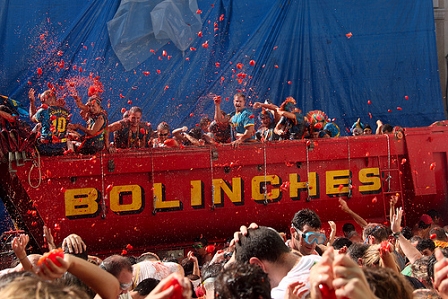 © Flydime, 2010 tomatina, tomato fight, red, truck fight