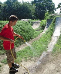 niki leitner besprenkelt seinen dirtpark