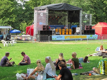 © Johnny Bliss, 2010 helsinki park festival