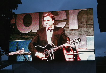 Franz Voves mit Gitarre auf der Vidiwall in Tieschen