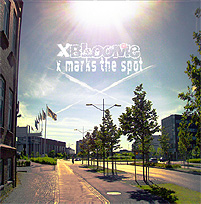 Das Cover zum Album "X Marks The Spot" der Wiener Band XBloome: eine sonnenbestrahle Prachtstraße.