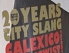 Plakat auf dem "City Slang" steht