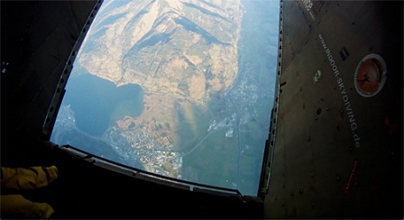 © Wolfgang Lienbacher Luke im Boden eines Flugzeuges; Öffnung für Fallschirmspringer