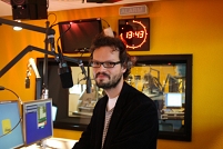 Jurist Neugschwendtner im FM4 Studio