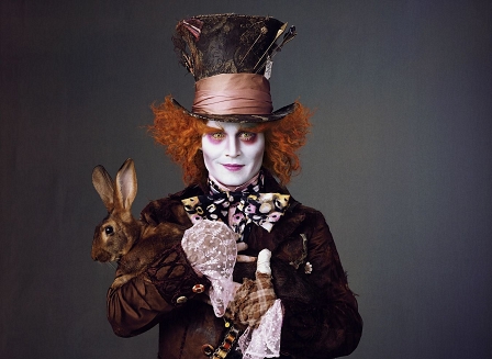 johnny depp als verrückter hutmacher in dem film "Alice in Wunderland"