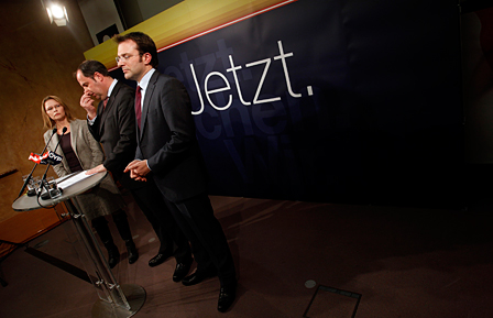 Wissenschaftsministerin Beatrix Karl, Vizekanzler Josef Pröll und ÖVP-Generalsekretär Fritz Kaltenegger bei einer Pressekonferenz