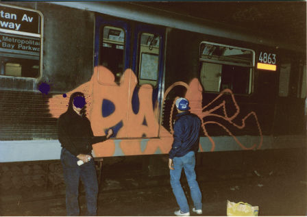 Ghost alias Pack auf einer U-Bahn 