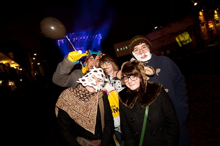 Verkleidete Menschen beim FM4 Geburtstagsfest