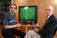 Museumsdirektor Andreas Lange und Spielevater Ralph Baer.