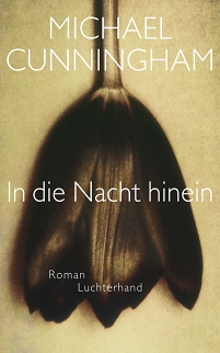 buchcover in die nacht hinein von michael cunningham schwarze tulpe auf beigem hintergrund