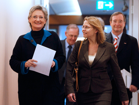 © APA/GEORG HOCHMUTH Claudia Schmied und Beatrix Karl