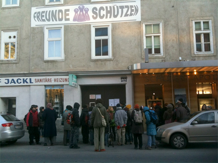 Demonstration vor dem Freunde Schützen Haus