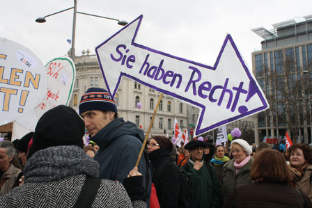 frauendemo schild "Sie haben Recht"