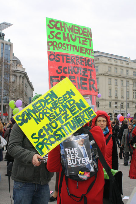 frauendemo schild "the sex buyer"