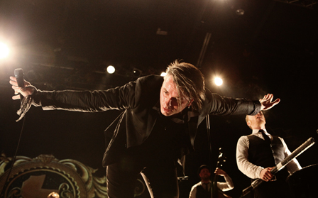 Kaizers Orchestra ive im Wiener Gasometer 