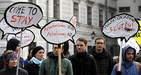 Demo gegen Abschiebung am Dienstag, 19. Oktober 2010, vor dem Bundeskanzleramt in Wien. 