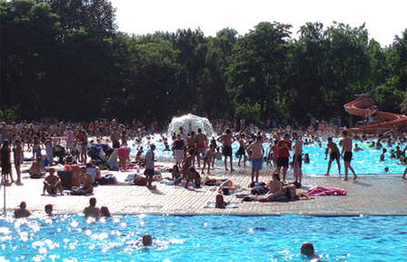 Sommerbad-Eröffnung in Berlin