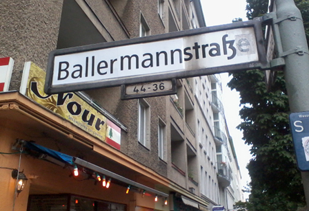 Straßenschild "Ballermannstraße"