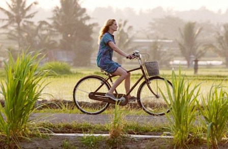 Julia Roberts auf einem Fahrrad