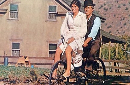 Szenenbild aus "Butch Cassidy and SUndance Kid", Paulk newman und Katherine Ross auf einem Fahrrad