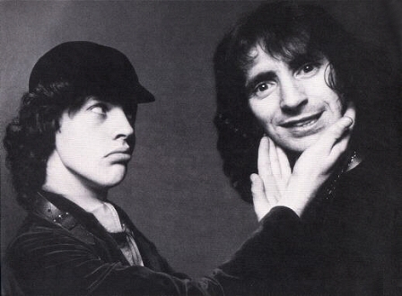 Bon Scott und Angus Young