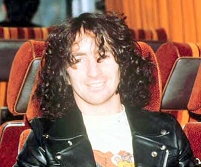 Bon Scott in Lederjacke