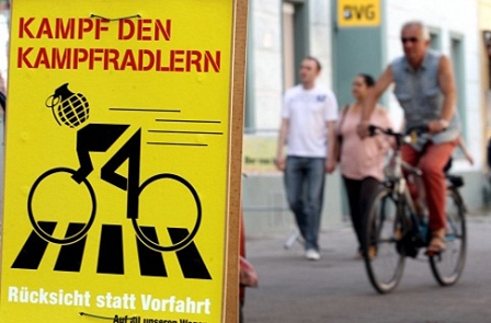 Plakat: Kampf den Kampfradlern