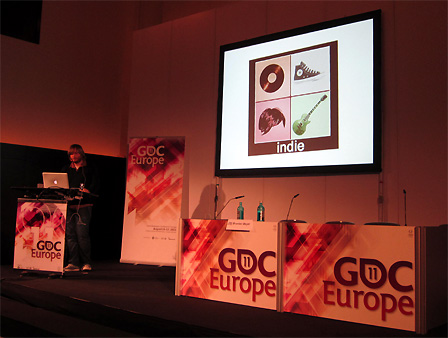 Der US-amerikanische Spielejournalist Brandon Boyer beim "Independent Games Summit" auf der GDC Europe.