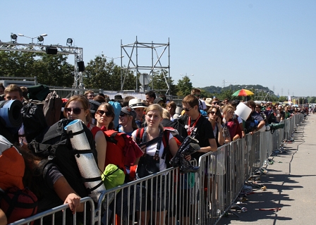 Warteschlange vor dem Eingang zum Campingplatz am Frequency Festival
