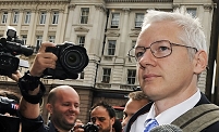 © APA Assange