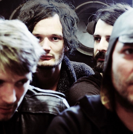 Apparat mit Band