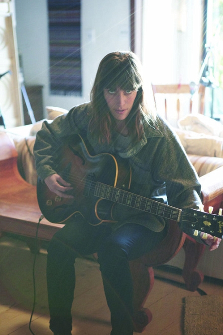 Feist mit Gitarre