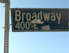 Straßenschild "Broadway"