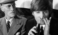 Lennon schnieft an Cola-Flasche