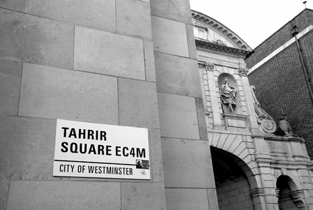 Straßenschild Tahrir Square in der Londoner City