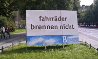 Schild "Fahrräder brennen nicht"