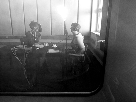 Mieze Medusa mit Elisabeth Scharang im Aufnahmestudio