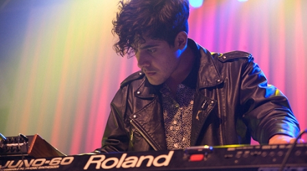 Neon Indian am on3 Festival