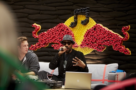 rza auf der couch