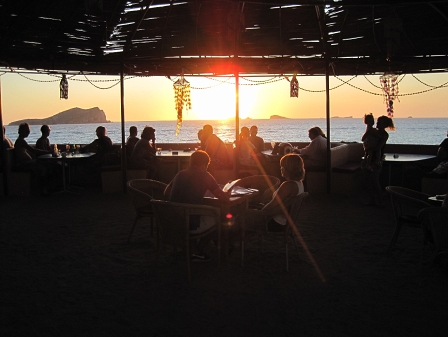 Sonnenuntergang zwischen den Felsen, wo schon Odysseus den Sirenen gefolgt ist