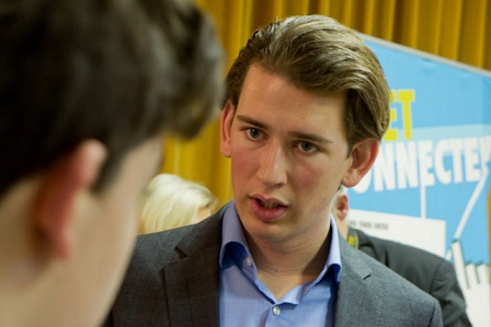 Integrationsstaatssekretär Sebastian Kurz im Gespräch mit SchülerInnen